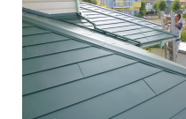 ガルバ屋根カバー工法は金属屋根専門業者へ