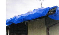 地震の影響で雨漏りしたガルバリウム鋼板屋根