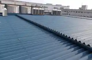 工場屋根雨漏りの施工前、積雪による漏水