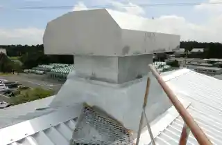 工場屋根雨漏り修理後、ダクト取り換えてカバー工法による修理完了