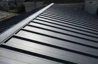 工場屋根の劣化の施工後、カバー工法完了