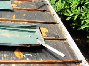 トタン屋根の軒先の腐り、痛み