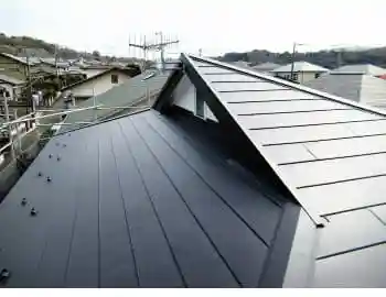 鎌倉市、雨漏りしてスレート屋根から横暖ルーフプレミアムへの葺き替え