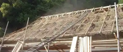 茅葺き屋根の下地工事