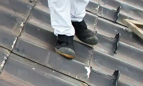 かわらUの上を歩くと割れる原因になる