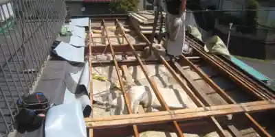 雨漏りしたトタン屋根