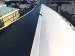 欠け落ちたスレート屋根をガルバリウムでカバー工法